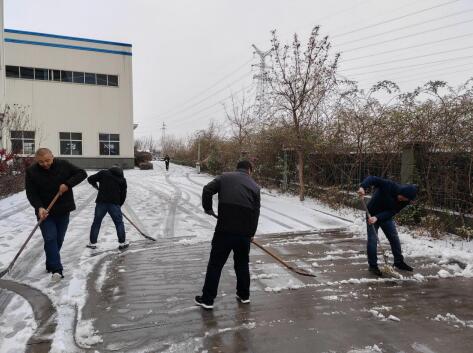 瑞雪兆丰年,扫雪保安全